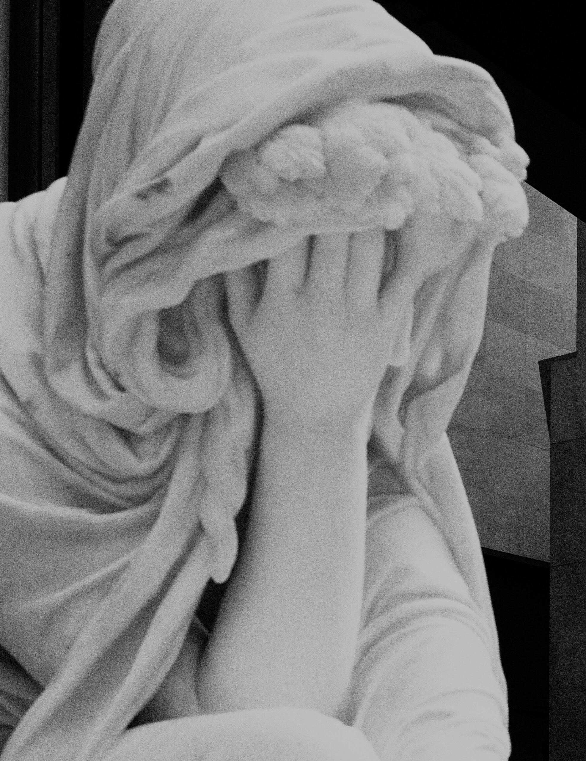 A statue holds her head in her hands. la comédie humaine, Musée d'Orsay, Paris.